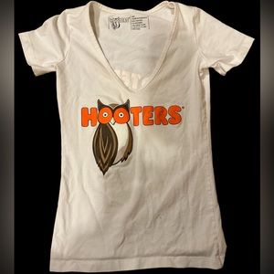 Hooters T shirt